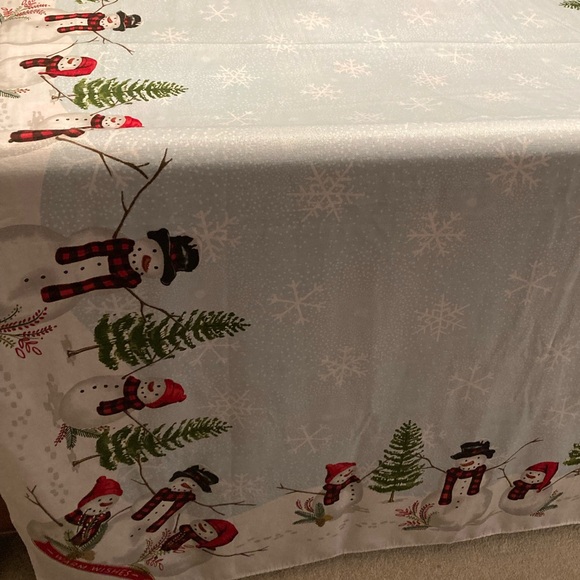 XL Snowman Tablecloth EXTRA LONG:9ft-8in X 4ft-8in (116”X 56”) Not Used like new - Picture 2 of 4